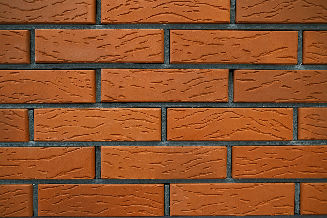 Арский кирпич лицевой 1НФ красный рустик кора дерева